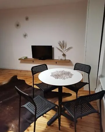 Apartman Falista 11 *